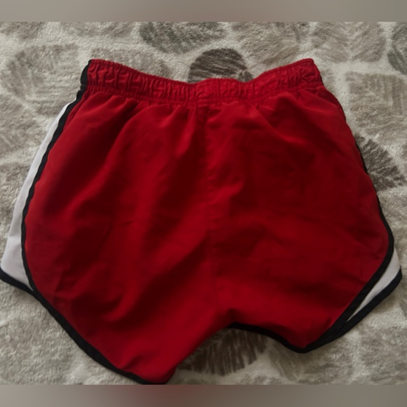 Nike Dri-FIT Red Sports Shorts - Picture 2 of 3